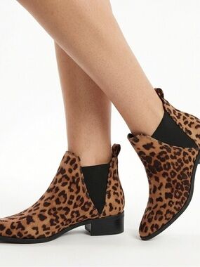 Bella Vita Leopard Print Chelsea Ankle Boots Pointed Toe Sz 6 Mob Wife Fall Boot